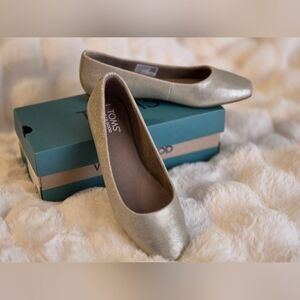 TOMS NWT Briella Champagne Metallic Flats 7.5 M